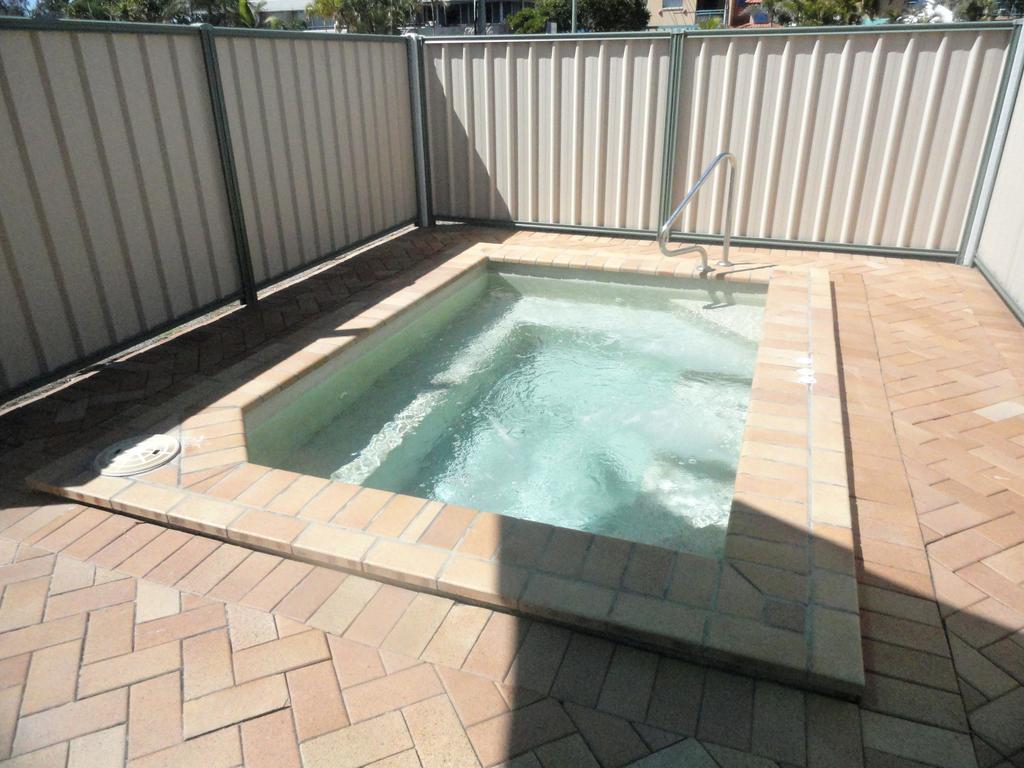 Queensleigh Holiday Apartments Broadbeach Kültér fotó